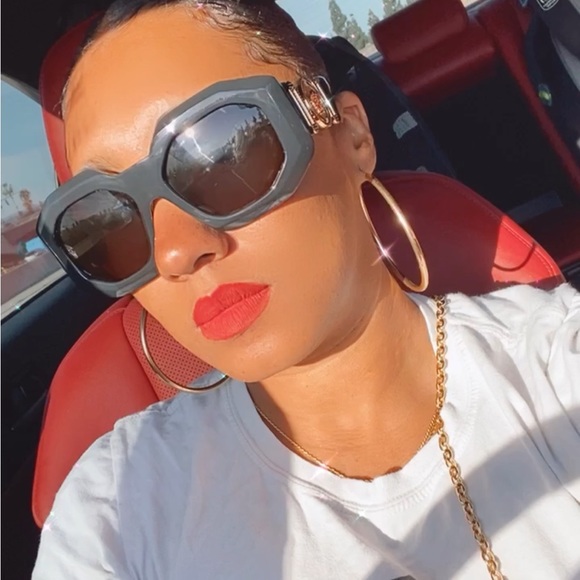 Worn only twice! I just feel they’re too big for my face - Picture 4 of 4